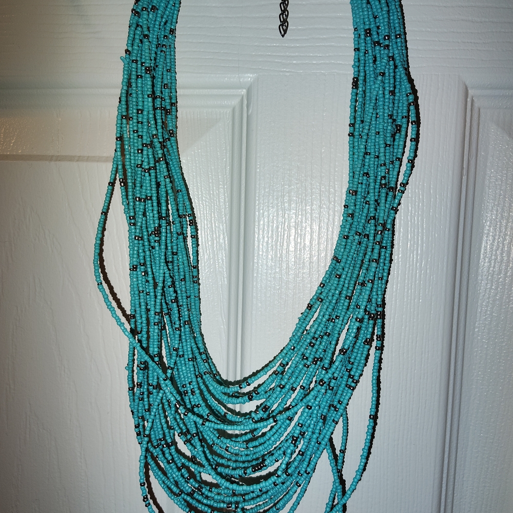 Elegant Turquoise Beaded Necklace